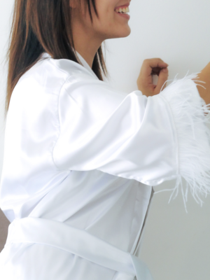 Set Sposata bata + pantalón con plumas Bride to be  blanco ( bajo pedido)